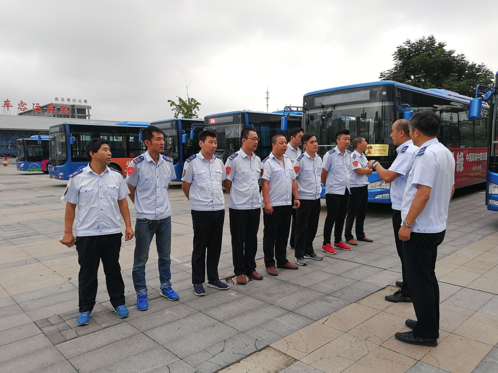 公交集團海通公交公司做好安全運營(yíng)工作 保障新生順利入學(xué)